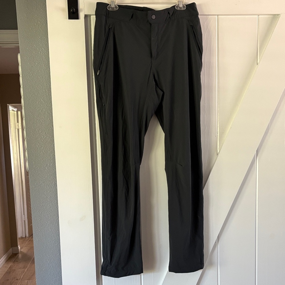 Mountain Hardwear Women’s Dark Gray Athletic/Hiking Pants